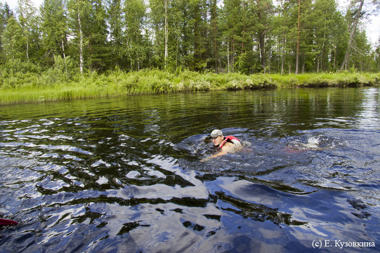 Карелия, июль 2011. Водный поход 3-й кат., р. Муезерка - р. Чирко-Кемь. Фото Е. Кузовкиной, кадр 178